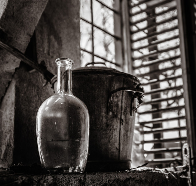 Carafe vide en verre